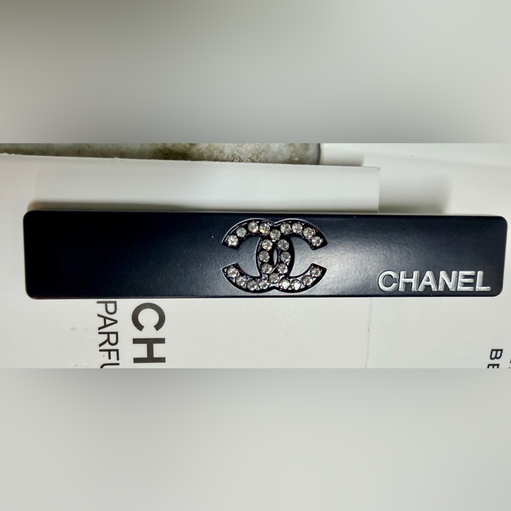 Chanel Black Rhinestone Barrettes set of two. New in SEALED Bag & BEAUTE Box GWP - Picture 4 of 7